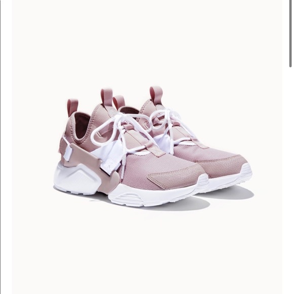 nike air huarache city low particle rose nike air huarache city low particle rose